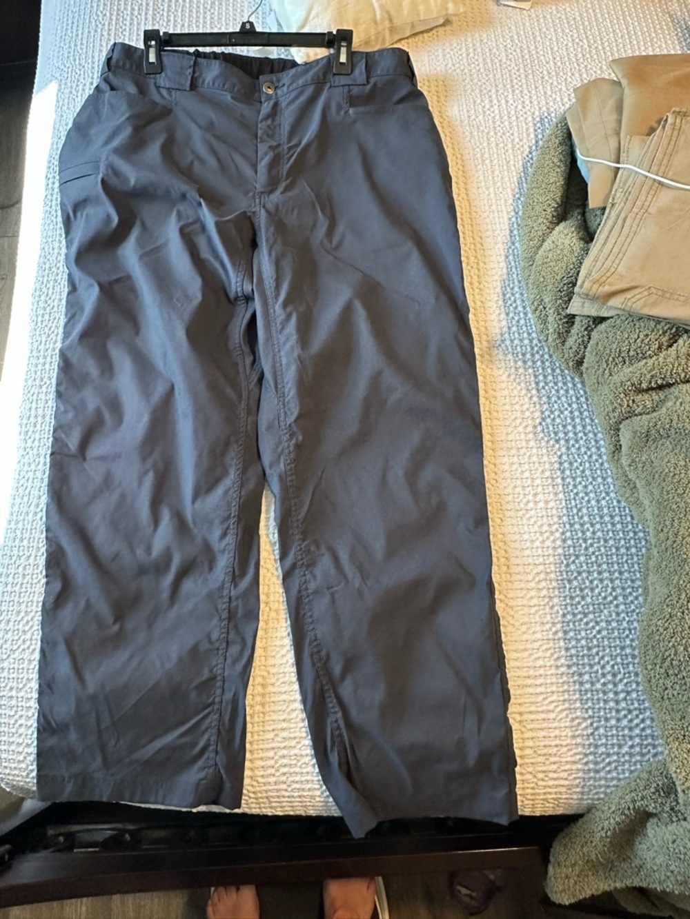 Duluth Trading Mens Lightweight Navy Utility Pants - Picture 5 of 5